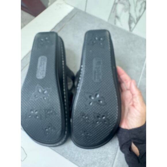 Alegria Slides Sandals Black Embossed Leather Size 40 Adjustable Straps - Picture 4 of 5